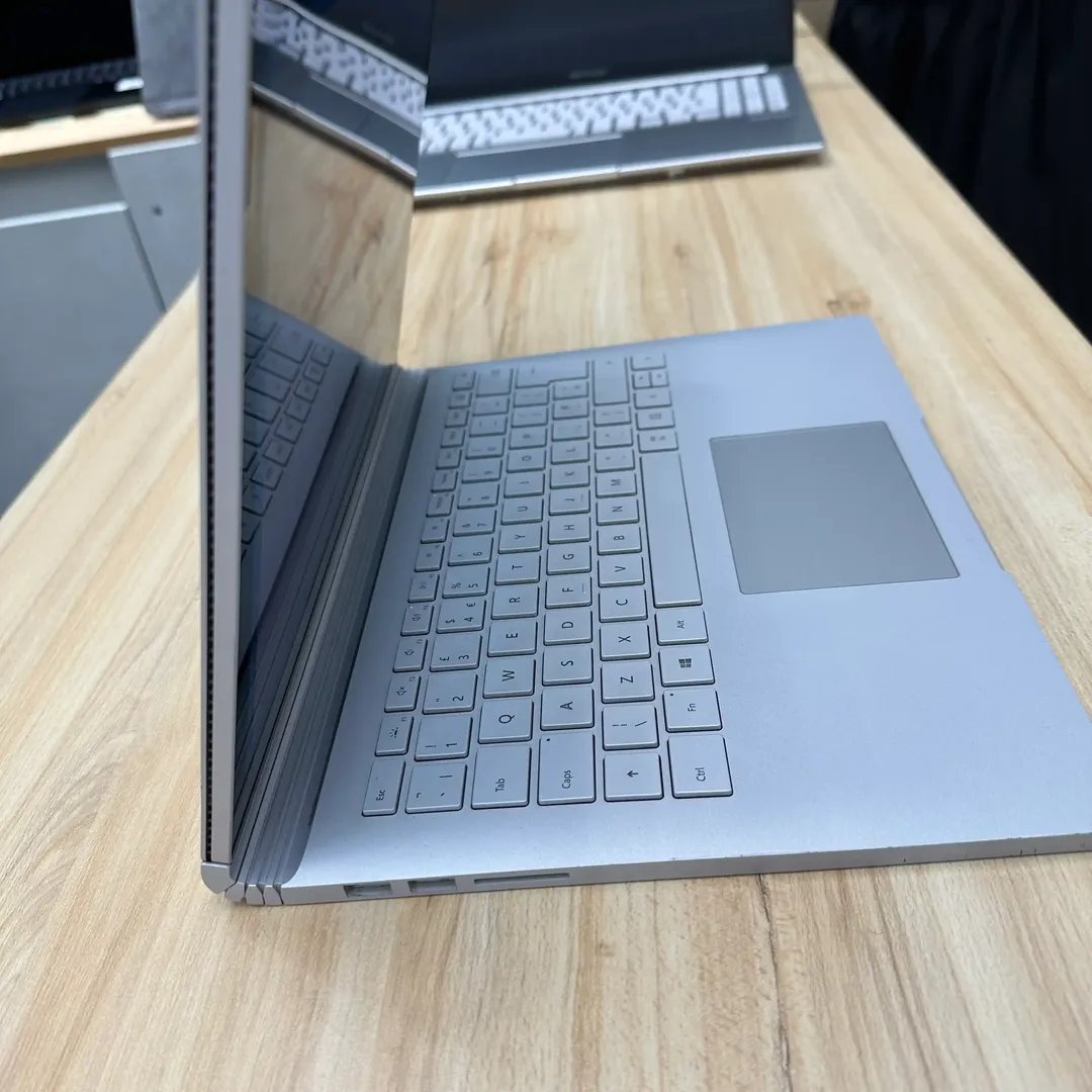 لپتاپ استوک مایکروسافت سرفیس بوک 3  13.5 اینچ Microsoft Surface Book 3 | Core i7 1065G7 | Ram 16GB DDR5 | 256GB SSD | 4GB GTX 1650 Max-Q Design | 13.5 inch  3K Touch