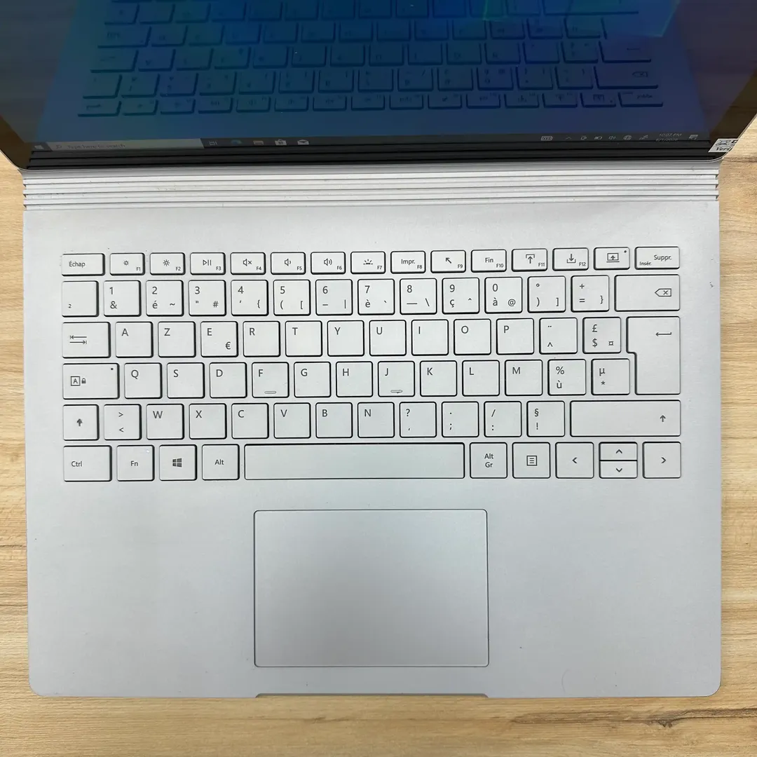 لپتاپ استوک مایکروسافت سرفیس بوک 2 13.5 اینچ Microsoft Surface Book 2 | Core i5 8350U | Ram 8GB DDR4 | 256GB SSD | Intel UHD Graphics 620 | 13.5 inch 3K Touch