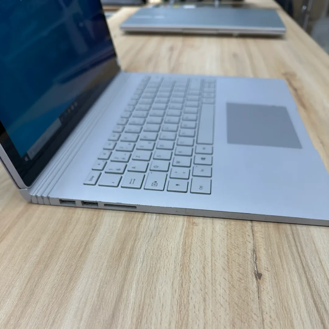 لپتاپ استوک مایکروسافت سرفیس بوک 2 13.5 اینچ Microsoft Surface Book 2 | Core i5 8350U | Ram 8GB DDR4 | 256GB SSD | Intel UHD Graphics 620 | 13.5 inch 3K Touch