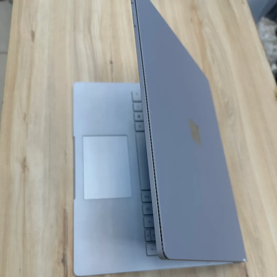 لپتاپ استوک مایکروسافت سرفیس بوک 2 13.5 اینچ Microsoft Surface Book 2 | Core i5 8350U | Ram 8GB DDR4 | 256GB SSD | Intel UHD Graphics 620 | 13.5 inch 3K Touch