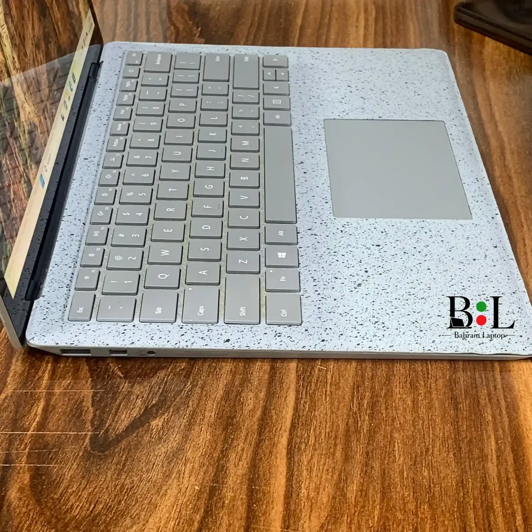 لپتاپ استوک مایکروسافت سرفیس لپتاپ 1 13.5 اینچ MicroSoft Surface Laptop 1 | Intel Core i7-7660U | Ram 8GB DDR3 | 256GB SSD | Intel Iris Plus 640 | 13.5 inch Touch